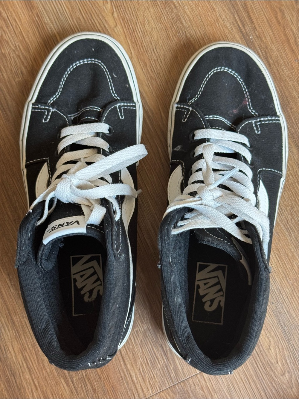 Vans Black Interior Fabric Detail